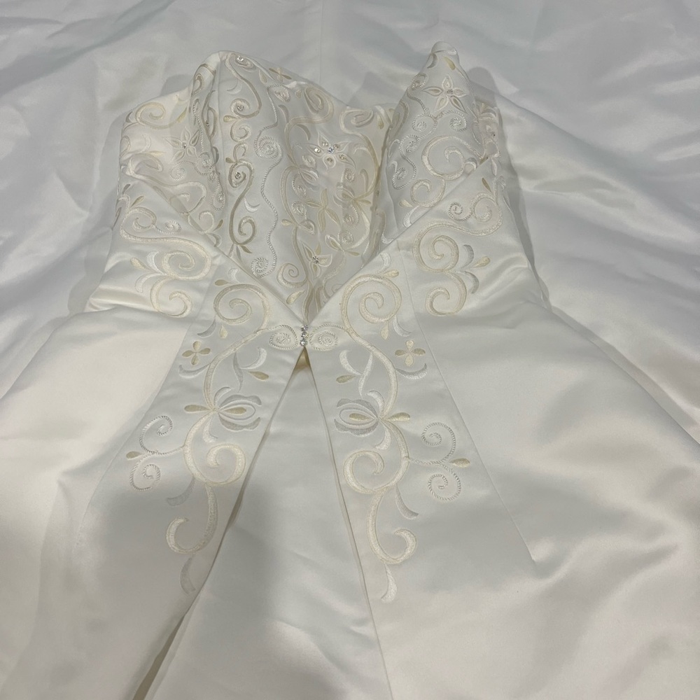 Used wedding dress